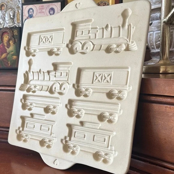 The Pampered chef Vintage Train Shaped gingerbread Baking Mold holiday party - Picture 3 of 9